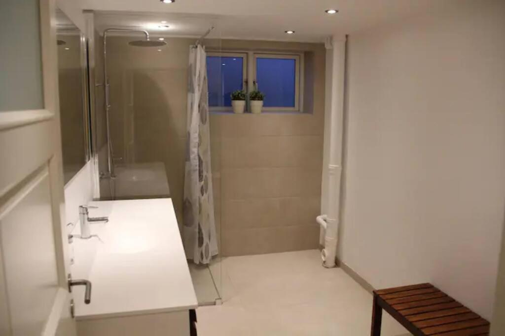 Close To Centrum, And Subway Appartement *